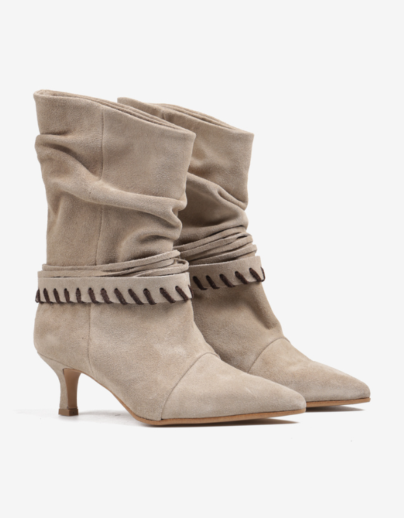 beżowe botki kitten heels