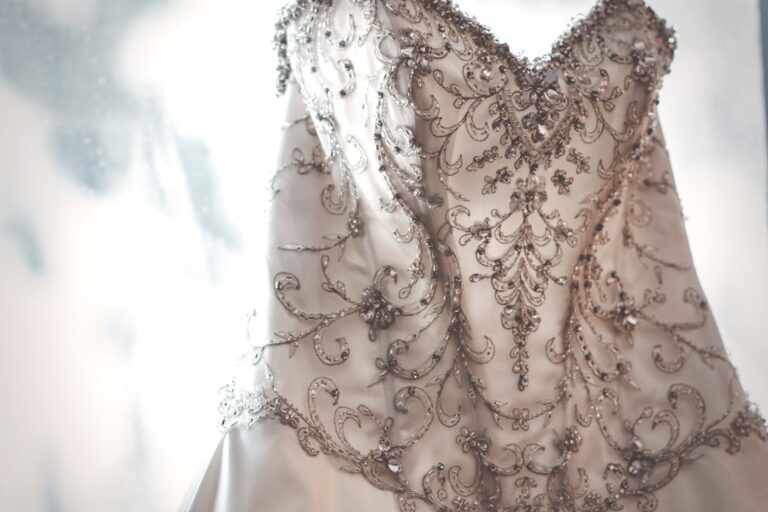 Photo strapless dress